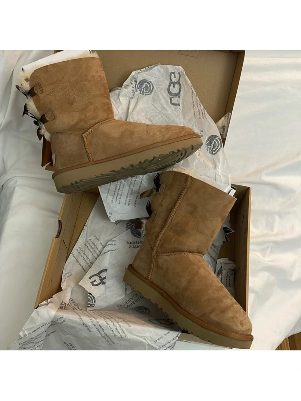 UGG Bailey Bow II Boots - Chestnut Suede
